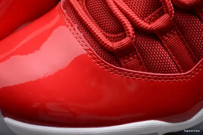 HYPE RetroGym 11 Air 378037-623 Red Jordan 0517